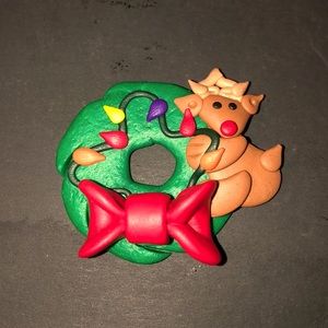 Reindeer wreath Pin